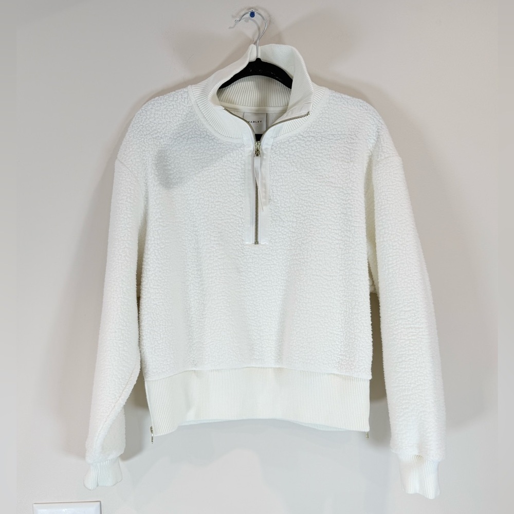 🔥Varley White Logo Pullover Tag Detail Womens Size M NWOT 🔥 - Picture 2 of 7